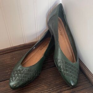 NWT Revolution Women's Leather Dark Hunter Green Woven Flats